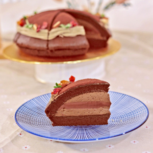 Royale Chocolate Cake Pie 